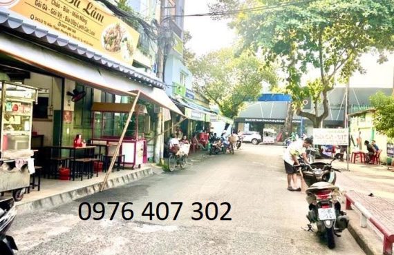 Trung tâm Q10, 5 tầng, sân thượng, 6 PN, 1 P thờ, 4WC, ô tô ngủ trong nhà1