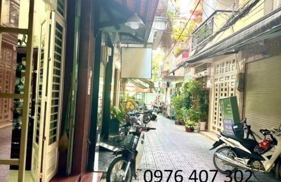 Trung tâm Q10, 5 tầng, sân thượng, 6 PN, 1 P thờ, 4WC, ô tô ngủ trong nhà2
