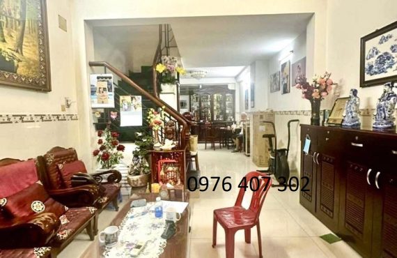 Trung tâm Q10, 5 tầng, sân thượng, 6 PN, 1 P thờ, 4WC, ô tô ngủ trong nhà3