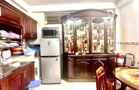 Trung tâm Q10, 5 tầng, sân thượng, 6 PN, 1 P thờ, 4WC, ô tô ngủ trong nhà4