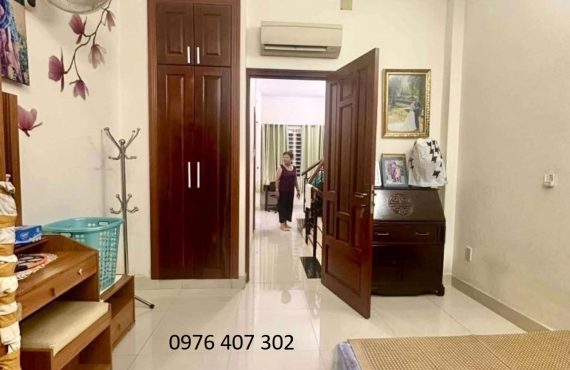 Trung tâm Q10, 5 tầng, sân thượng, 6 PN, 1 P thờ, 4WC, ô tô ngủ trong nhà5